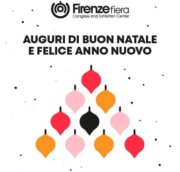 Un design festivo con ornamenti natalizi colorati disposti a forma di albero, accompagnato dal messaggio "Auguri di Buon Natale e Felice Anno Nuovo" in caratteri grandi e neri, su uno sfondo bianco con piccoli punti neri.